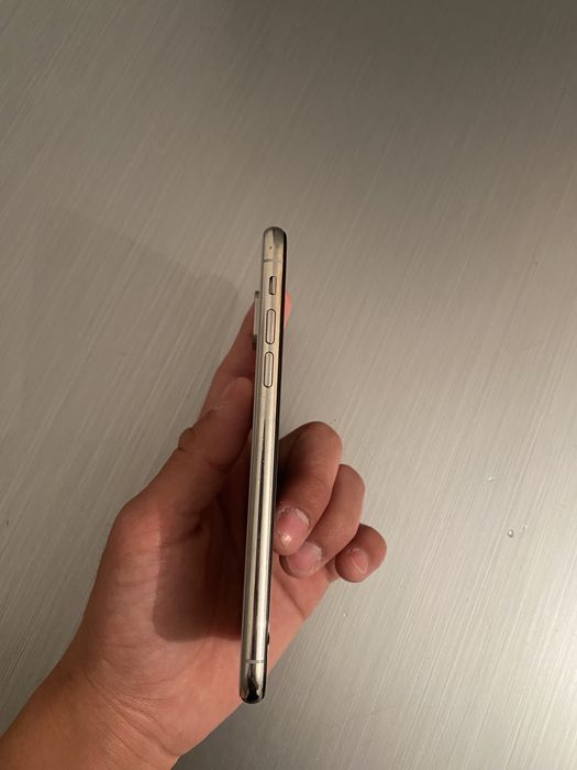 Продам iPhone X на 64 Гб