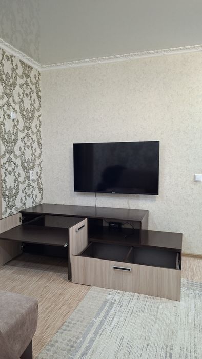 Продам тумбу под телевизор