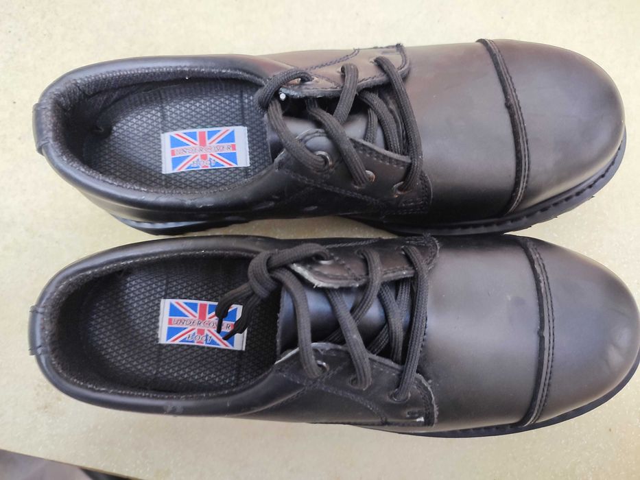 Обувки с метално бомбе