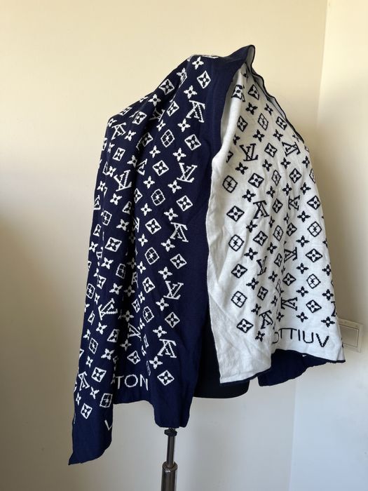Fular (șal) Louis Vuitton , impecabil