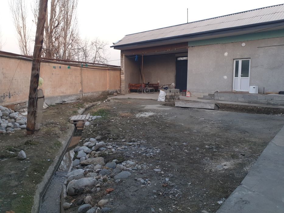 Hovli uy sotiladi 62 000$ kami bor