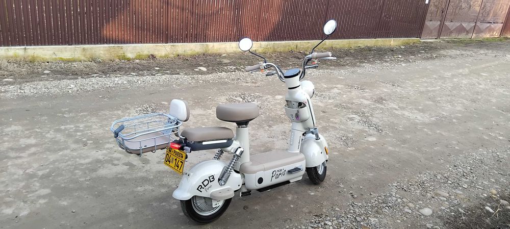 Moto. Scuter. Electric.