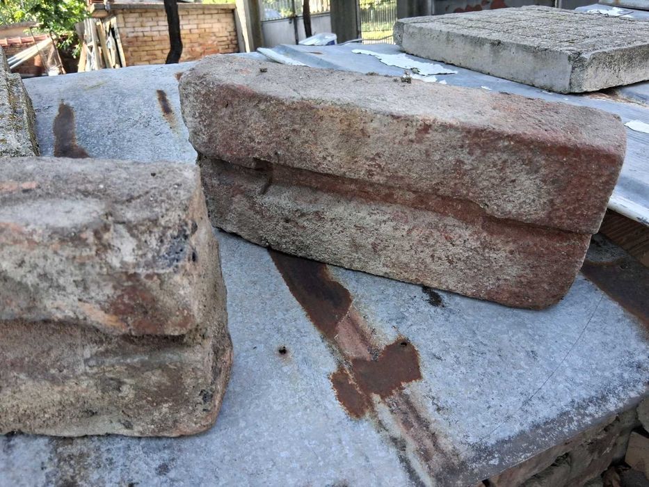 Тухли единични около 300 бр