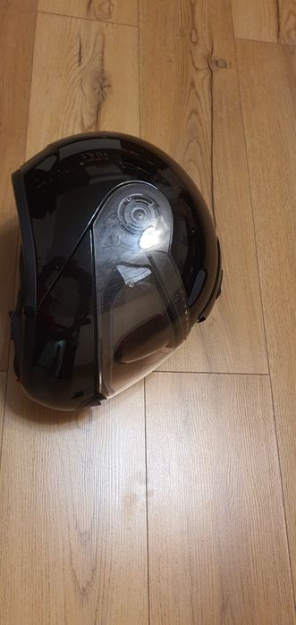 Продавам отваряема каска Schuberth C3