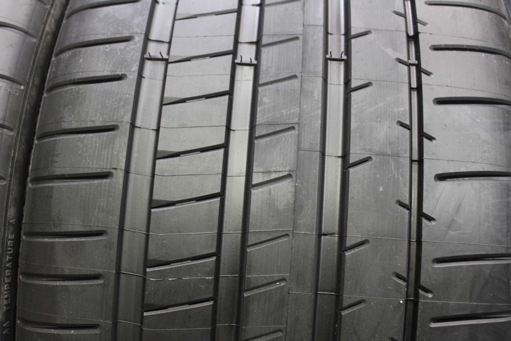 265/35-19 и 295/30-20 Michelin Mercedes GT, SLS