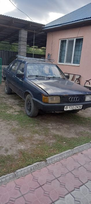 Легковая машина на ходу