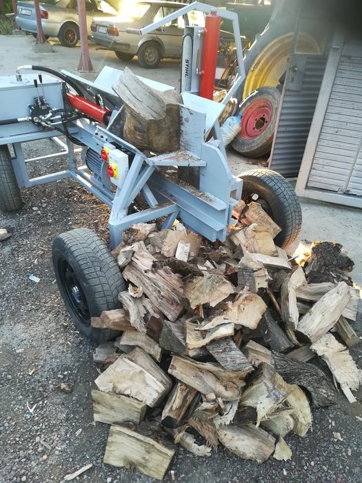 Цепачка и резачка за дърва