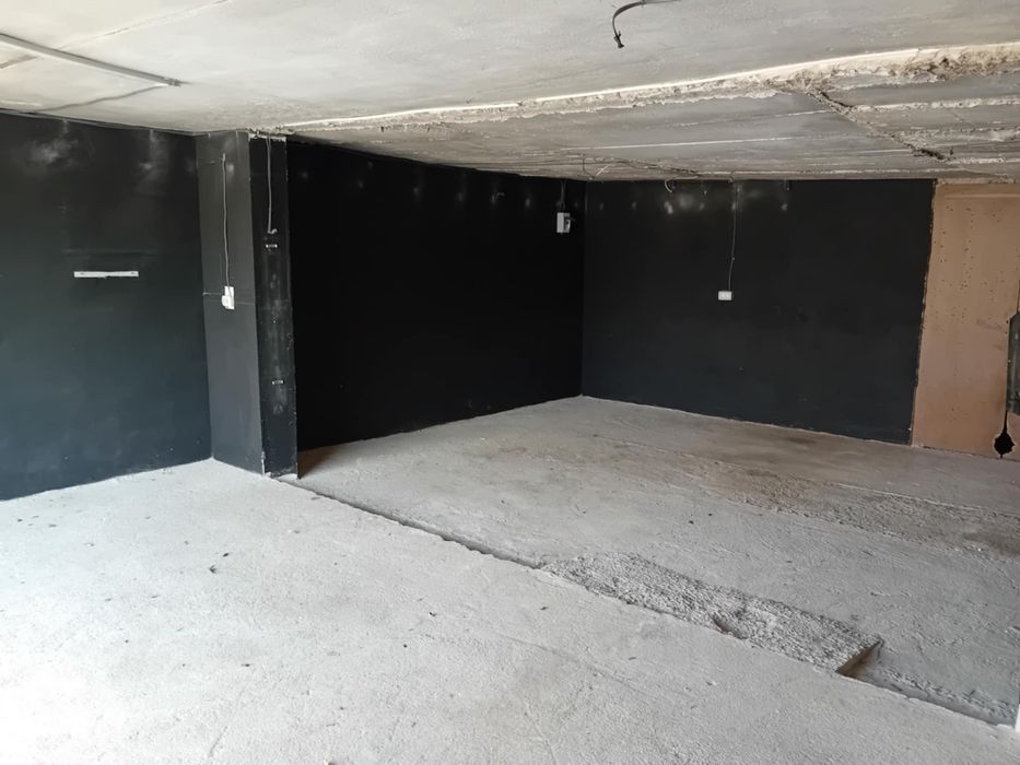 Garaj cu sup.30m2 + curte cu acces auto