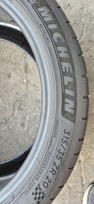 4 anvelope vara,fata Continental 275/40/20,spate Michelin 315/35/20.Pretul este pe bucata.