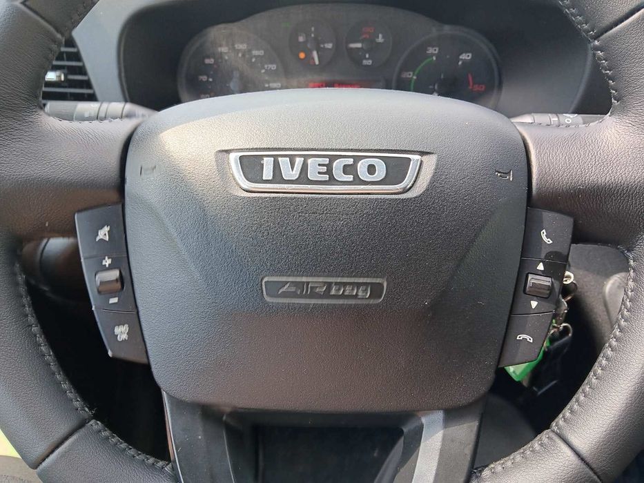 Товарен бус IVECO под наем АВТОМАТИК