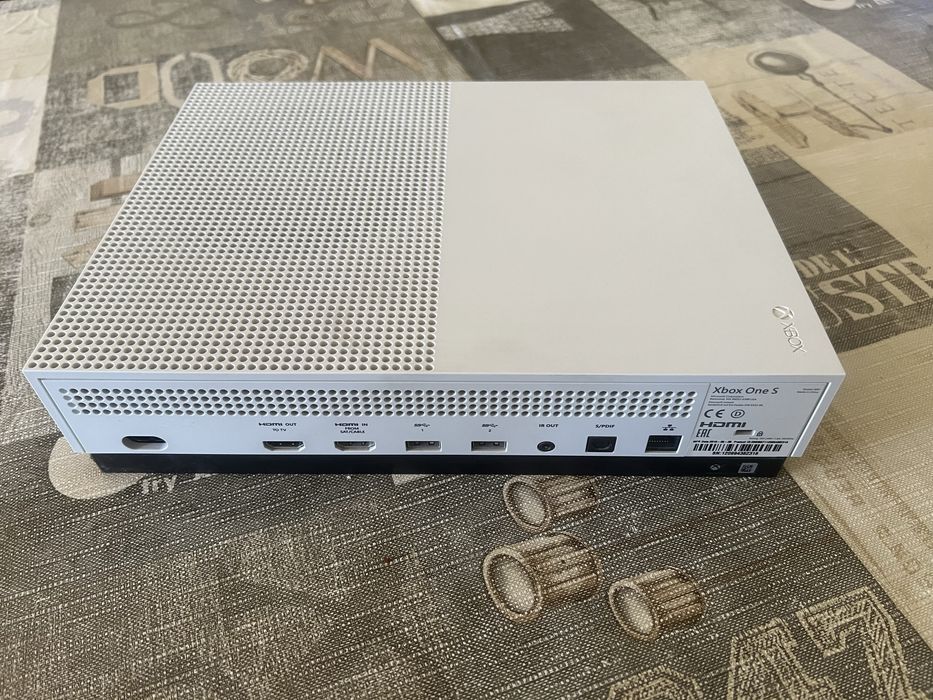 Xbox ONE S   1TB