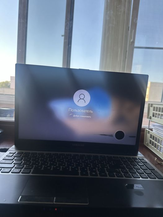 Ноутбук Samsung.