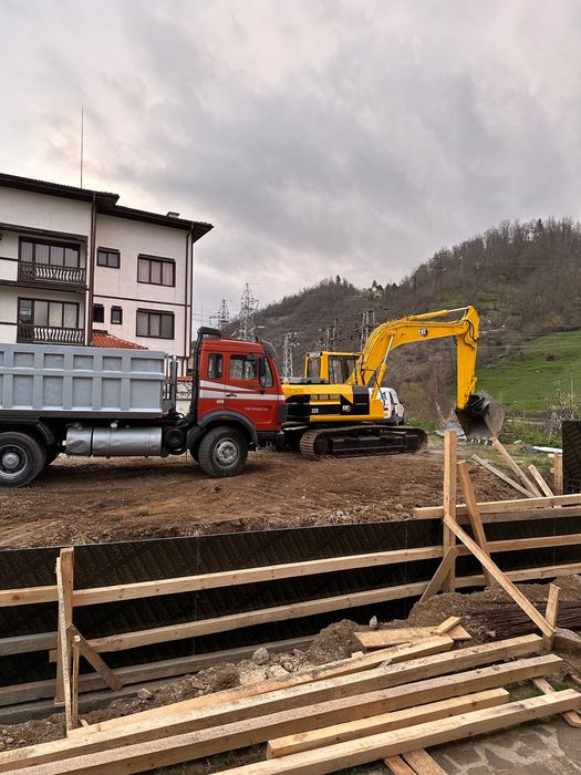 Продава багер в перфектно състояние