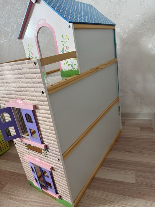 Продам кукольный домик