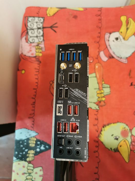 Kit i5 10400F placa baza Z590 o memorie 8g rgb ssd m2 256