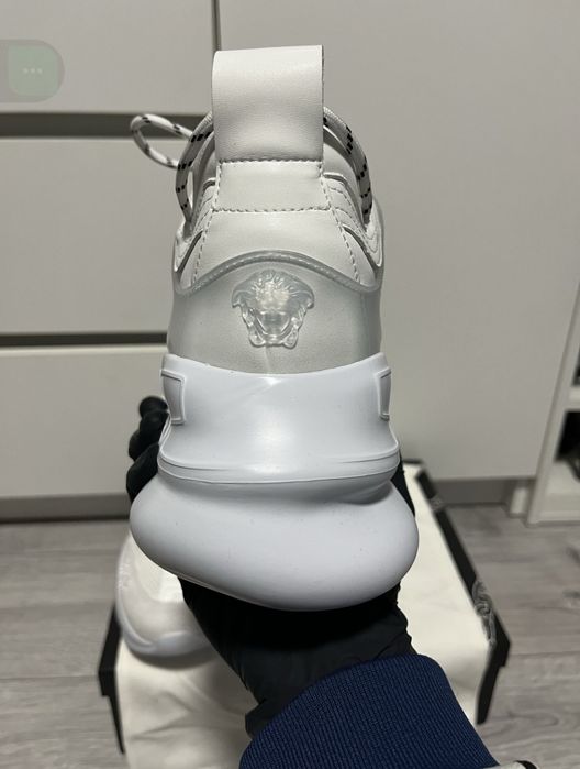 Versace Chain reaction