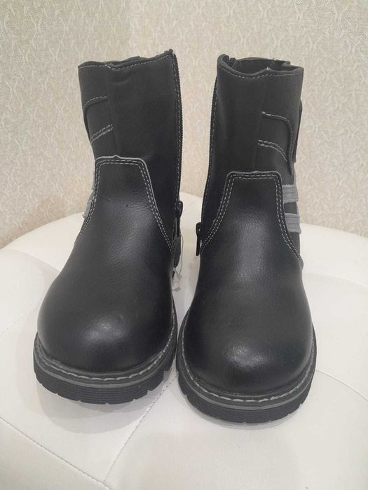 Продам детские зимние сапоги