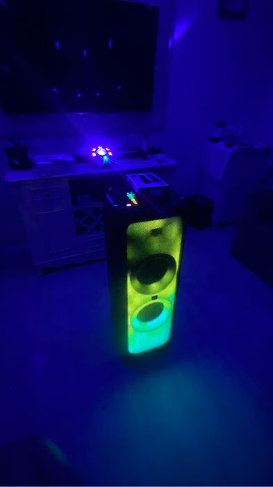 Jbl partybox 1000 продам