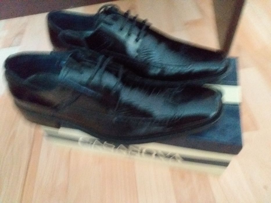 Vand pantofi barbati piele naturala, noi,negri .Pret negociabiL