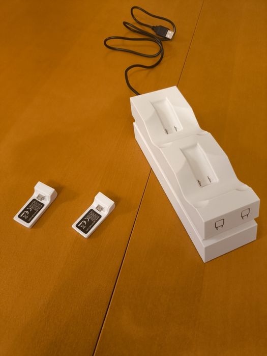 Докинг станция за PS4 контролери