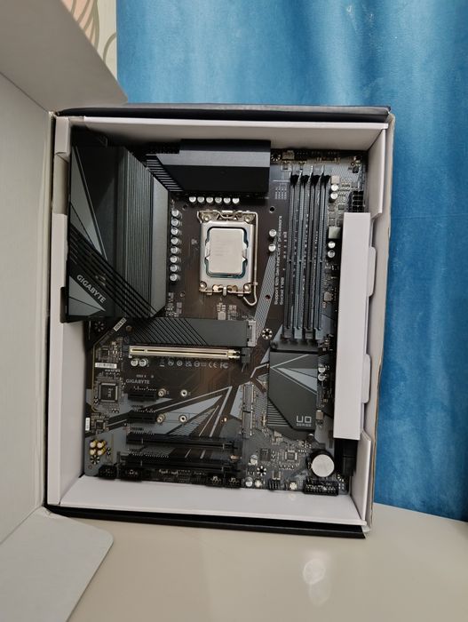 Комплект i7 12700 Intel 12ядерный и материнская плата Gygabite Z690UD