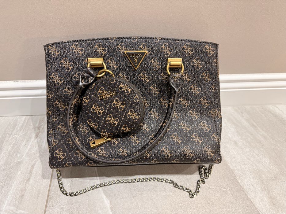 Оригинална чанта Guess