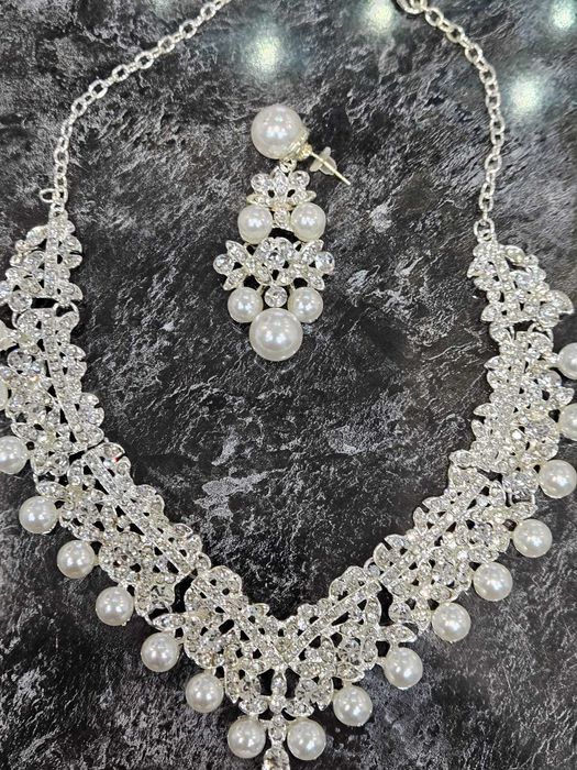 Красиво дамско колие комплект с обици