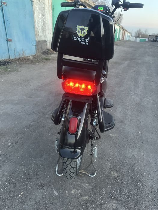 Продам электроскутер Leopard max e8