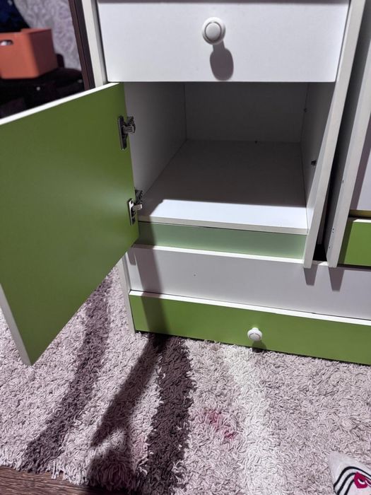 Продам детский кроват с тумбочкой