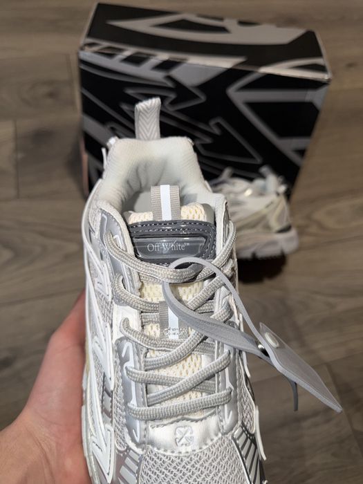 Off White Be Right Back