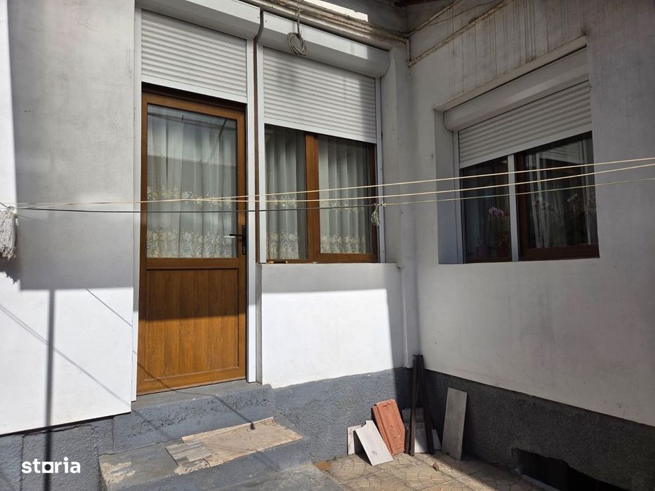 Vand apartament la casa,zona centrala