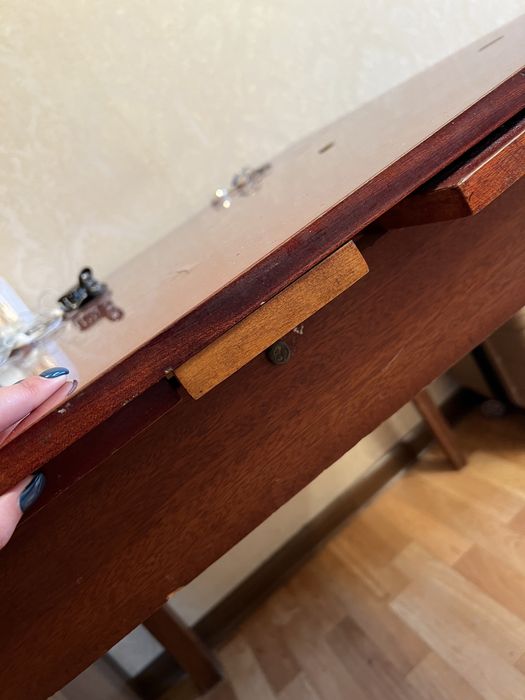 Продам стол 10000