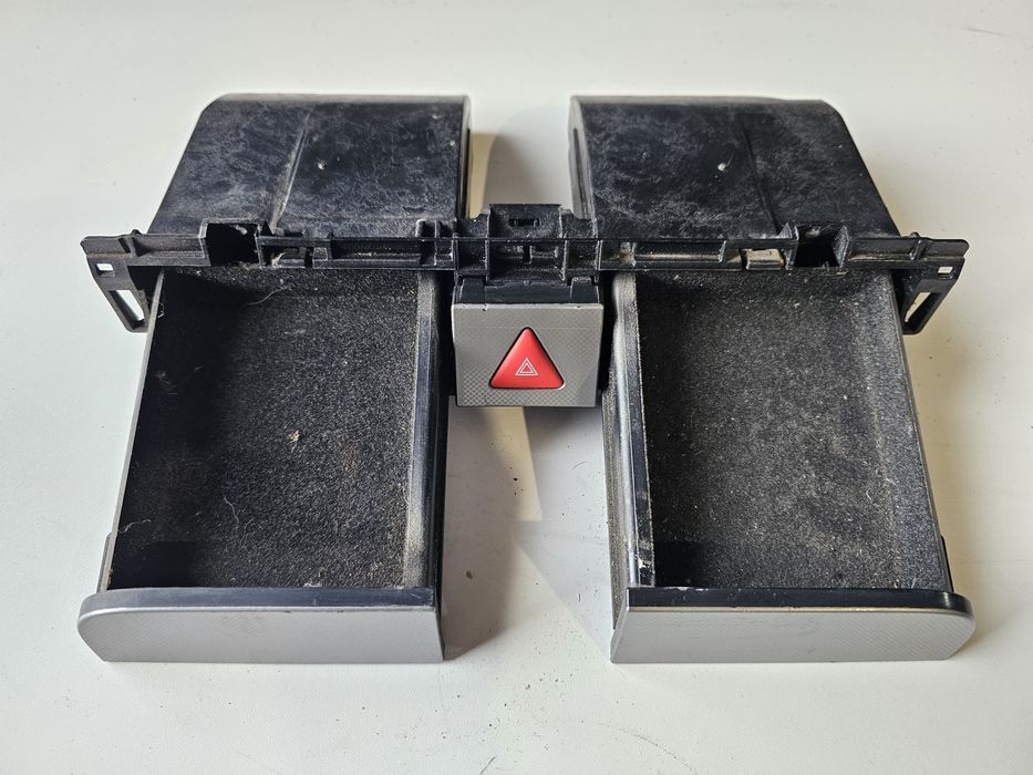 sertar depozitare + buton avarie original volkswagen passat b6

stare