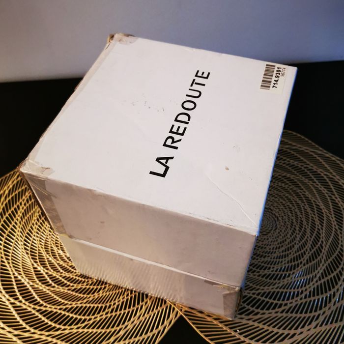 Set farfurii și tacâmuri