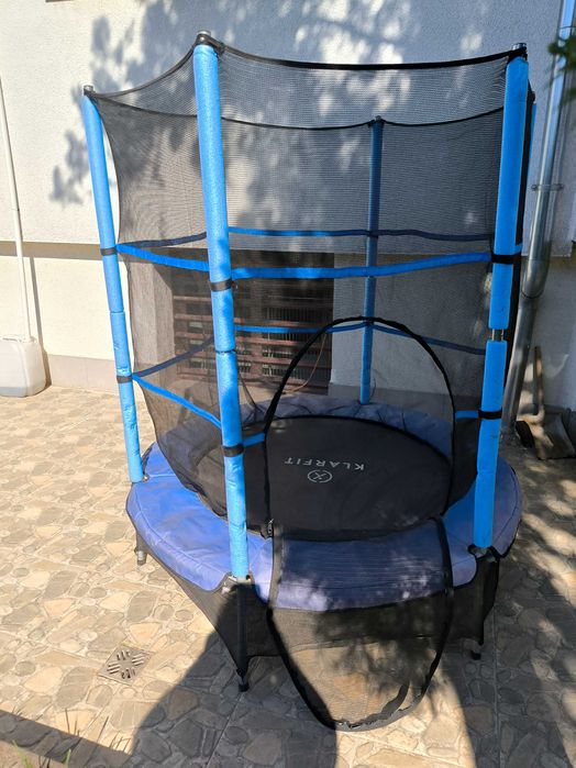 Продавам запазен детски батут