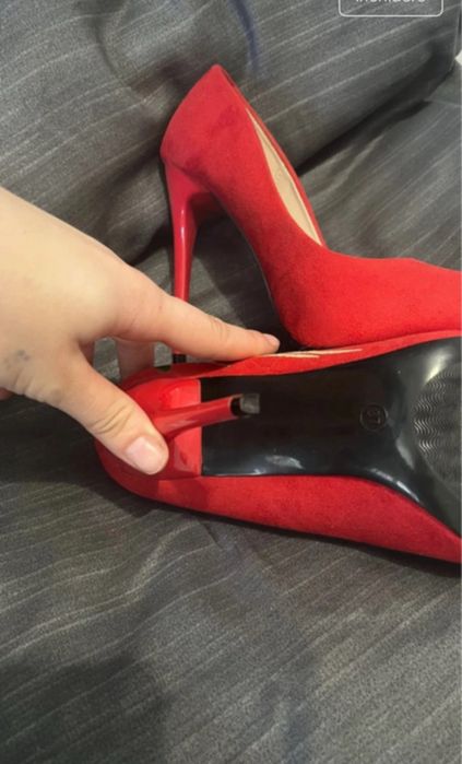 Pantofi stiletto