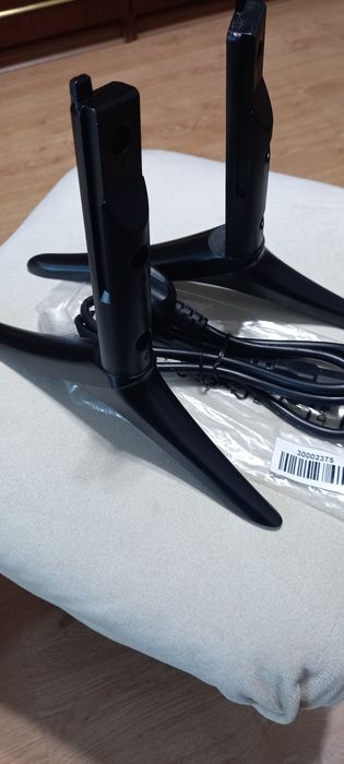 Крака за монтаж на телевизора  и захранващ кабел