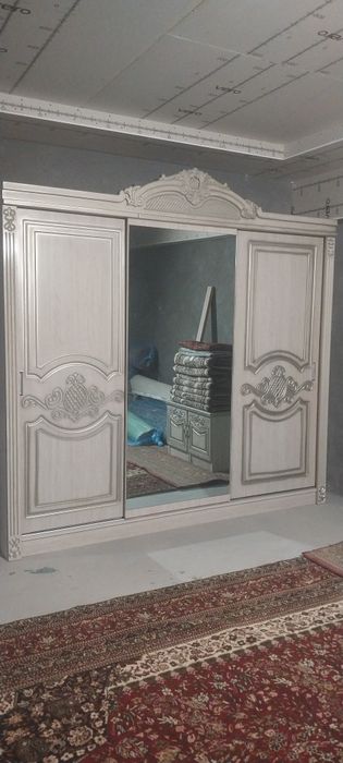 Спальни комлект карават купе шкаф камод ва 2 та тумбочка  сотилади