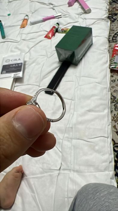 Кольцо с бриллиантом