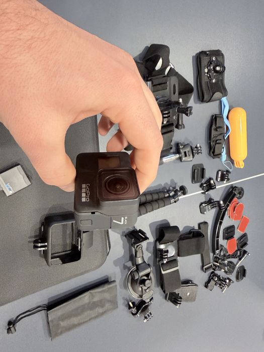 GoPro Hero 7 Black , 2 baterii, kit complet accesorii