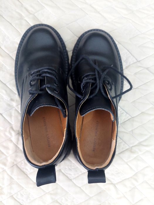 Продам ботинки осенние