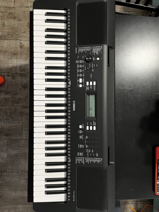 Orga YAMAHA PSR-E373 impecabila, la cutie.