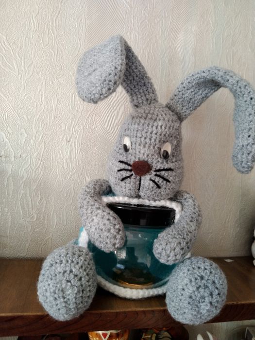 Вязаный Зайка- копилка