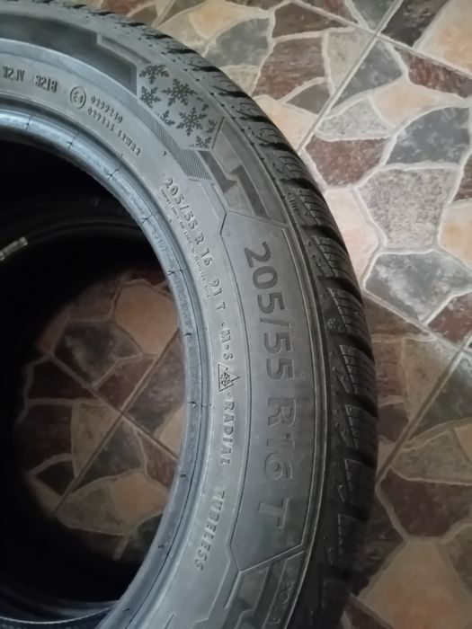 2 бр. зимни гуми 205/55R16 - отлично състояние