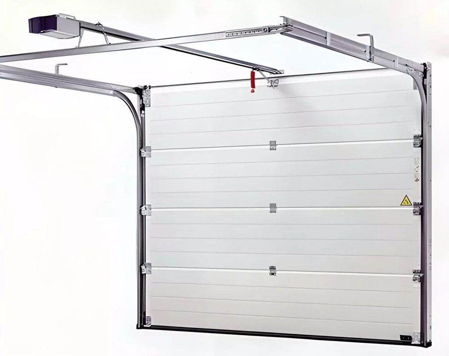 Секционные ворота с калиткой