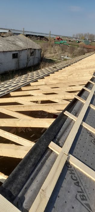 Executam acoperisuri si Reparatii acoperisuri