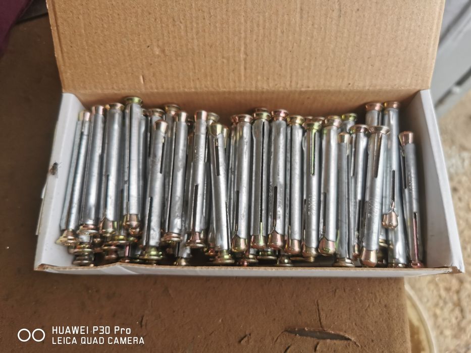 Vand suruburi tip ancora 10/72