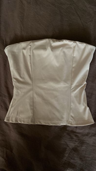 Дамски топове в размер S и XS. В добро състояние ( обличани са рядко).