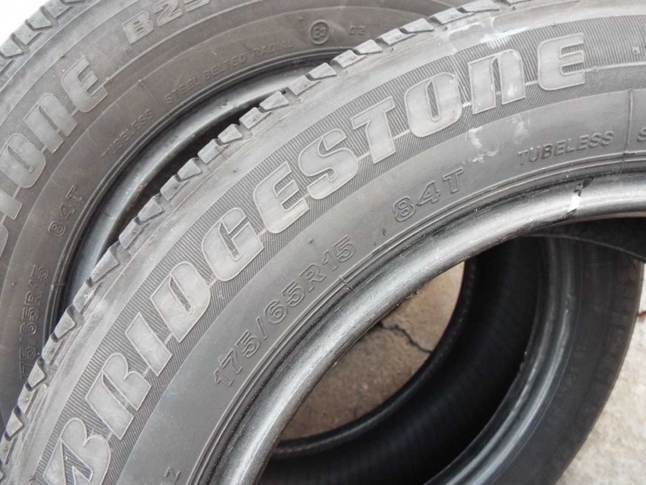 vand 4 anvelope de vara 175/65/15 bridgestone pret 200lei toate4