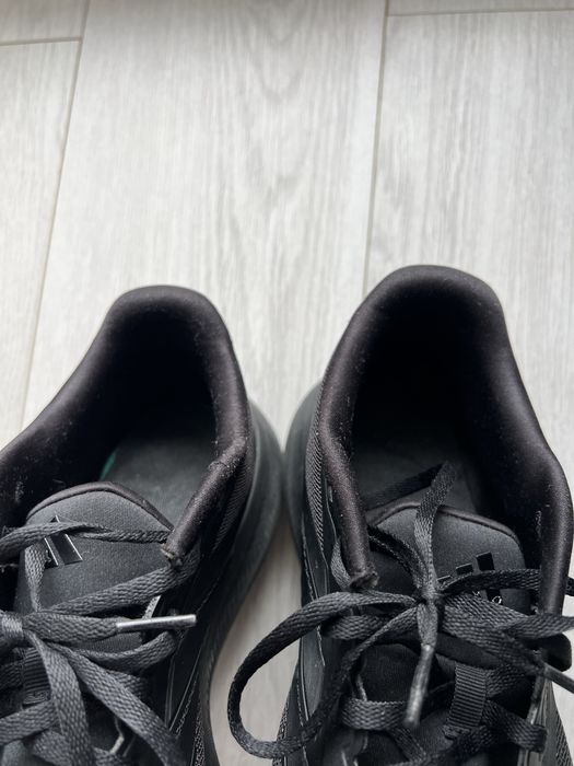 • Adidas Cloud Black •